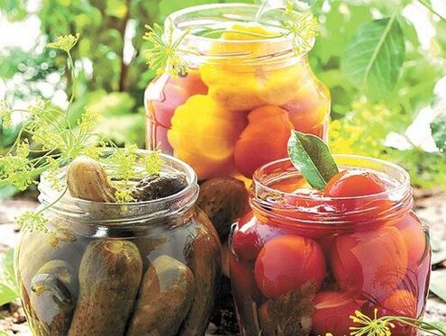 pepinos e tomates en conserva para eliminar parasitos