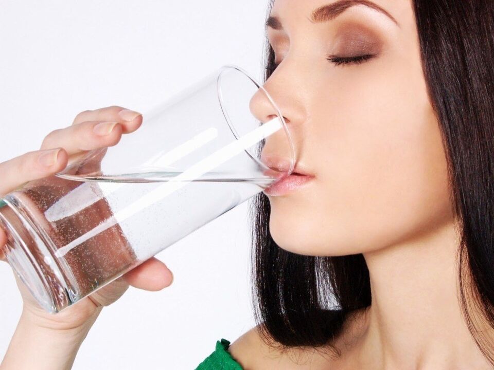 Beber auga antes de limpar o corpo de parasitos